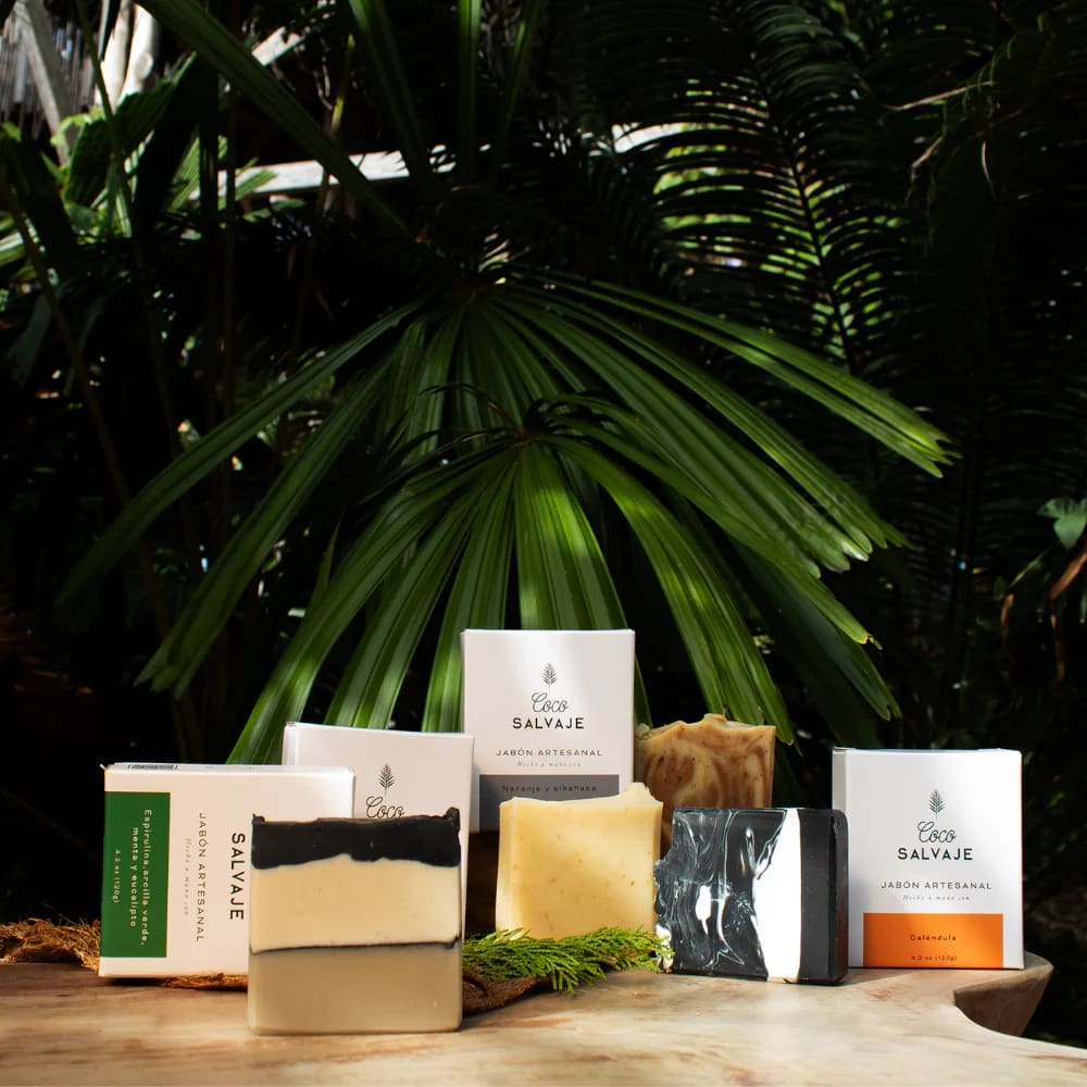 Jabón artesanal Coco Salvaje. Limpieza suave con ingredientes naturales, aromas botánicos y mucho amor