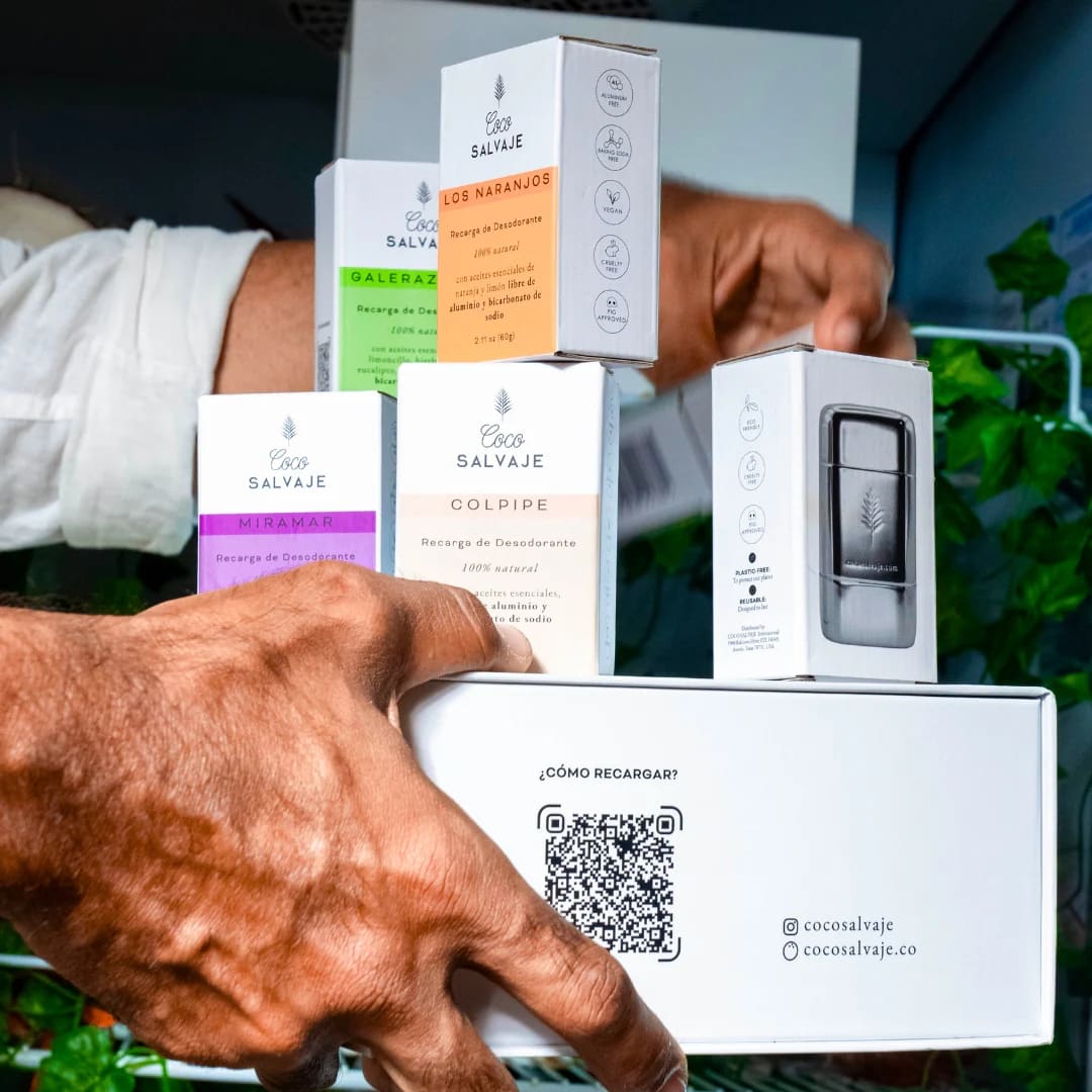 Incluye los 6 desodorantes en barra y un estuche metálico. Protección natural con estilo, en un solo pack Coco Salvaje.