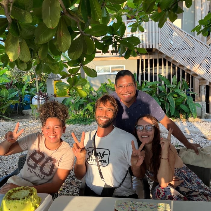 Un espacio lleno de buena energía donde Coco Salvaje te invita a ser parte de su equipo y dejar huella juntos.