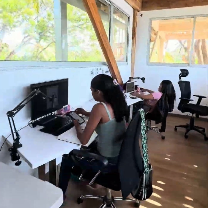 Un espacio lleno de buena energía donde Coco Salvaje te invita a ser parte de su equipo y dejar huella juntos.