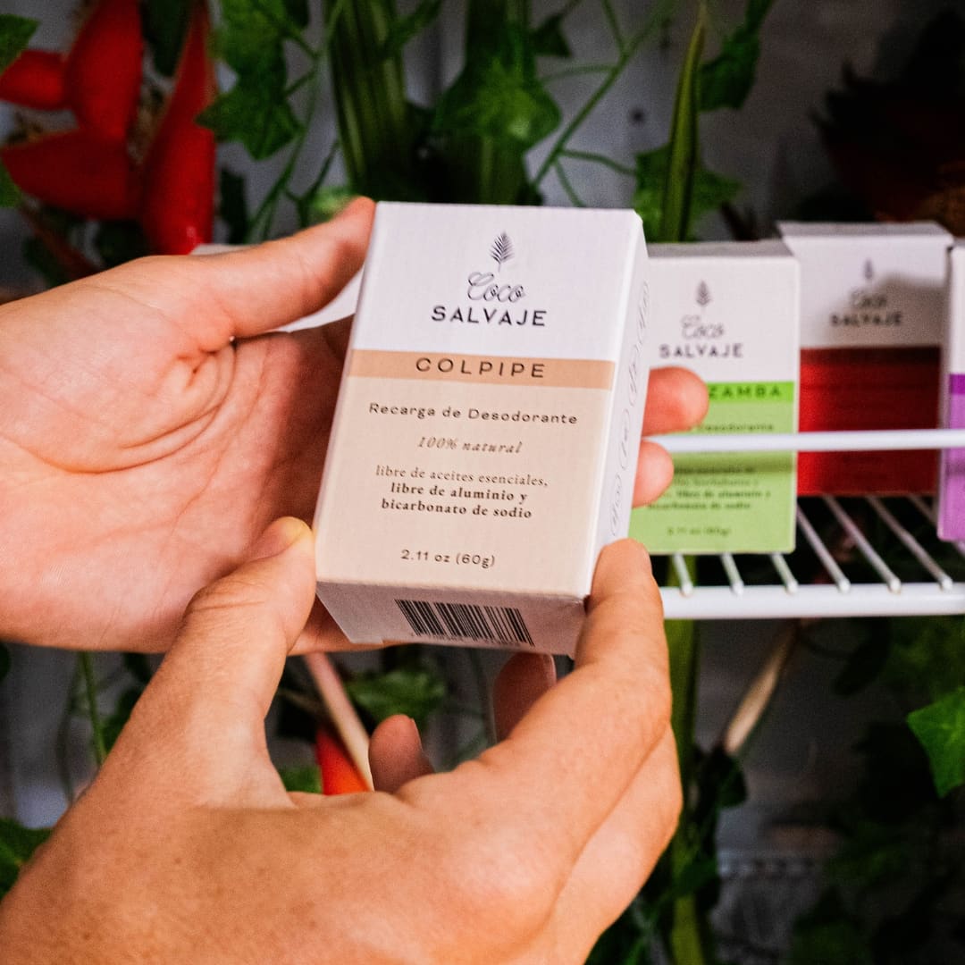 Desodorante en barra sin fragancia, con suave aroma a cacao. Ideal para pieles sensibles y niños.