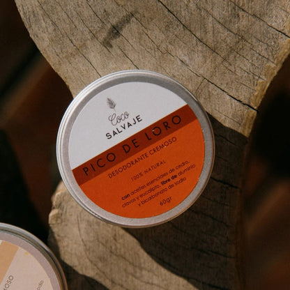 Aroma amaderado con notas profundas y frescas. Protección efectiva y natural todo el día.