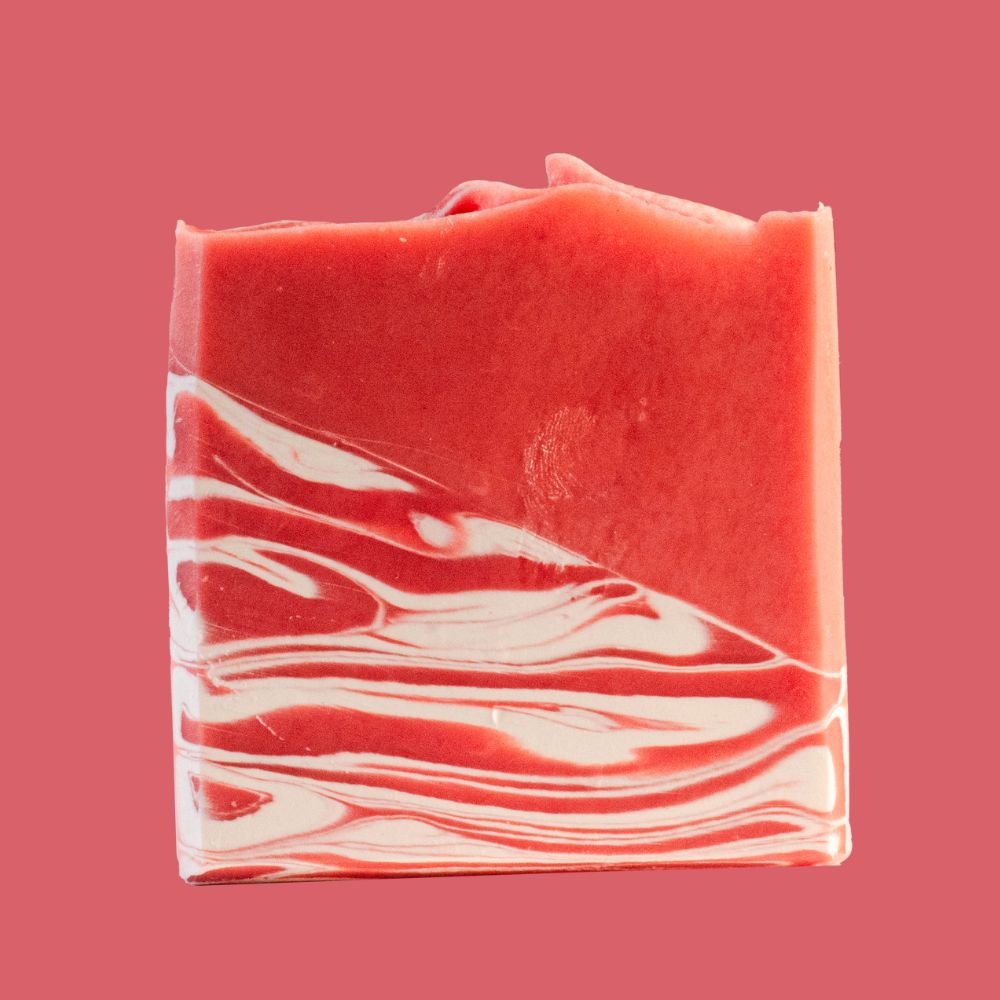 Jabón artesanal Mía Mamma, edición especial para el Día de las Madres. Aroma suave y natural que envuelve con amor cada baño.
